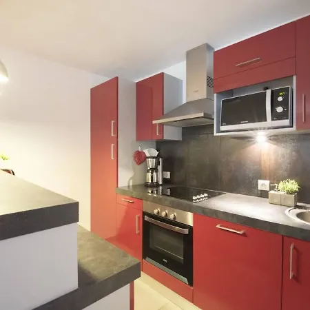 Duplex 10 Pers, 98m², Coeur Du Village, Balcon, Proche Telecabine Et Thermes, Parking Prive, Jacuzzi - Fr-1-296-340 *